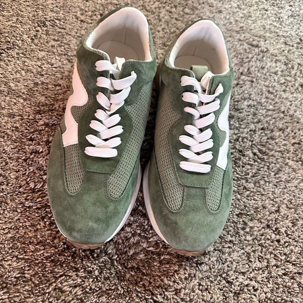 Project Cloud women’s size 10 Elegant Green Suede Women's Sneakers